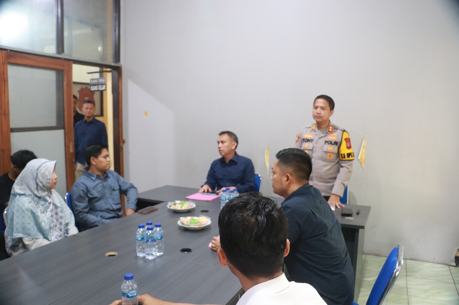 Polres Sukabumi Mengembalikan 7 Orang Remaja yang Viral Di Medsos Konvoi Bawa Sajam