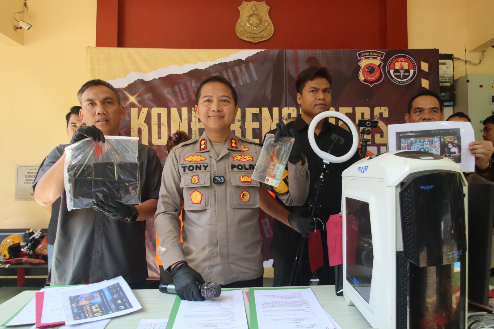 Polres Sukabumi Ungkap Sindikat Judi Online Via Live Streaming 