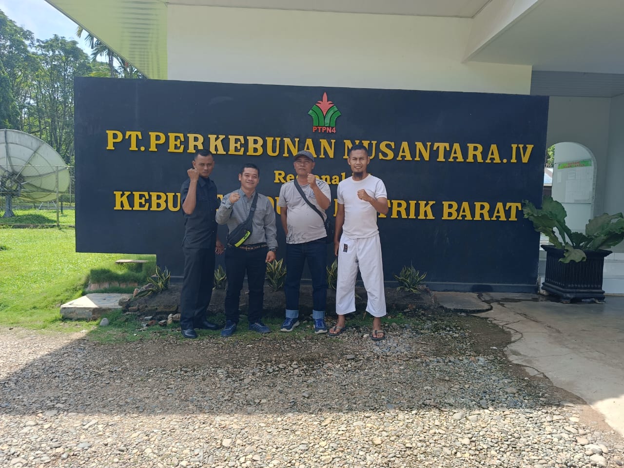 PTPN IV REGIONAL lll KEBUN TANDUN ADAKAN KOLABORASI SOSIAL DAN OLAH RAGA DENGAN APARAT PENEGAK HUKUM