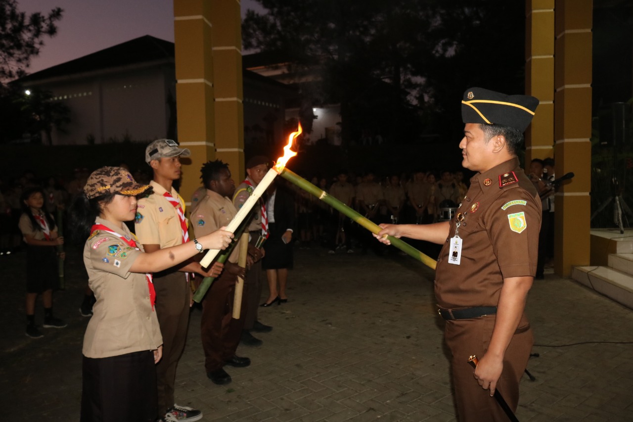 Sekda Arvan Ohy Melepas Pawai Taptu Meriah Menyambut HUT ke-80 RI di Bolsel