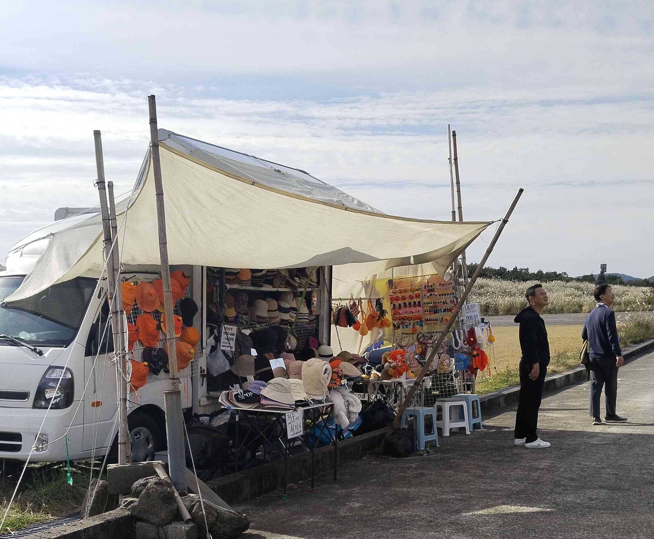 Strategi Hemat Belanja dengan Tren “Hanya Satu”