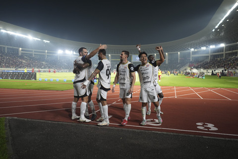 Foto: Dihiasi Kartu Merah, Persija Menghancurkan Persis Solo di Stadion Manahan