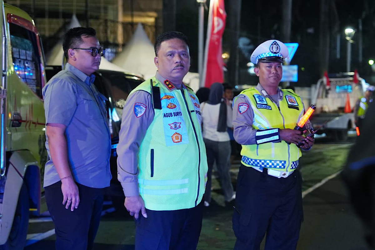 Kakorlantas Patroli di Bundaran Hi-Monas Jelang Hari Ulang Tahun ke-80 Kemerdekaan RI