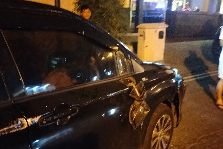 Pengemudi Mabuk! Avanza Menabrak Dua Mobil yang Sedang Parkir di G-Walk