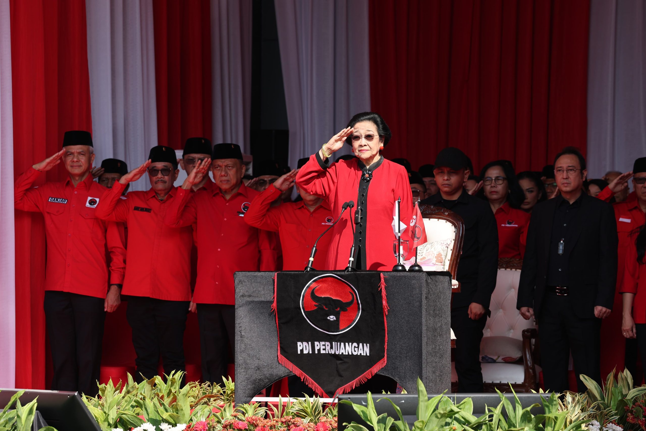 Megawati Memimpin Upacara Peringatan Hari Ulang Tahun ke-80 RI di Sekolah Partai PDIP Lenteng Agung