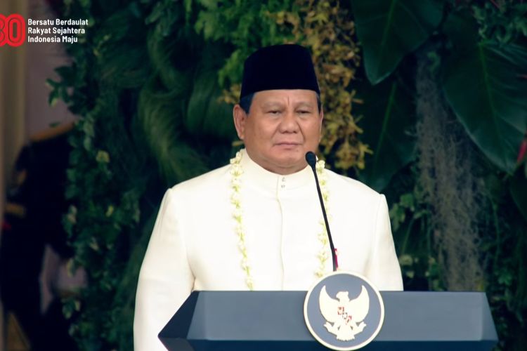 Presiden Prabowo Mengenakan Pakaian Adat Saat Memimpin Upacara Detik-Detik Proklamasi di Istana Negara