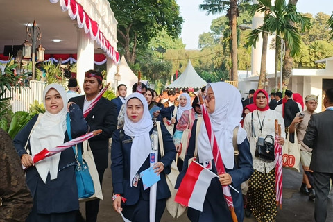 Ribuan Warga Mulai Memadati Istana Merdeka untuk Menghadiri Upacara Peringatan Hari Ulang Tahun ke-80 RI