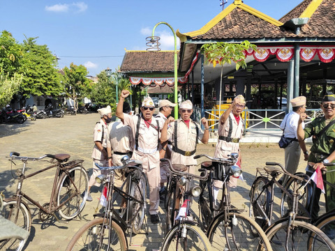 Upacara HUT RI ala Pecinta Sepeda Tua di Yogyakarta: Ontel menjadi Saksi Perjuangan