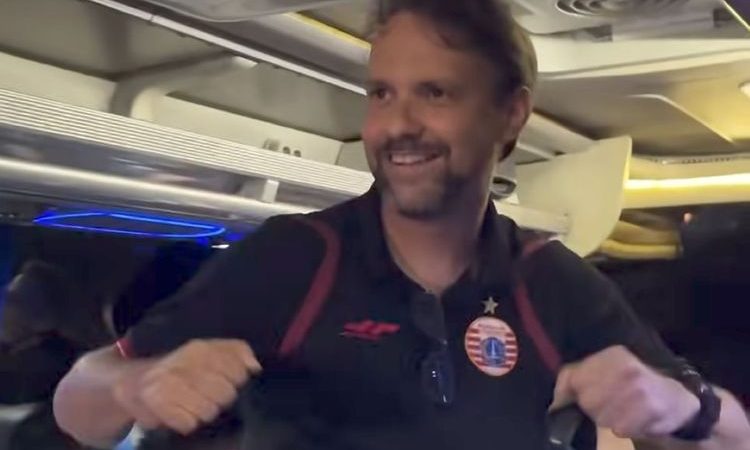 Lagu Dangdut Mengiringi Perayaan Persija Jakarta Setelah Menghancurkan Persis Solo, Mauricio Souza dan Rizky Ridho Menari dengan Sangat Lucu!