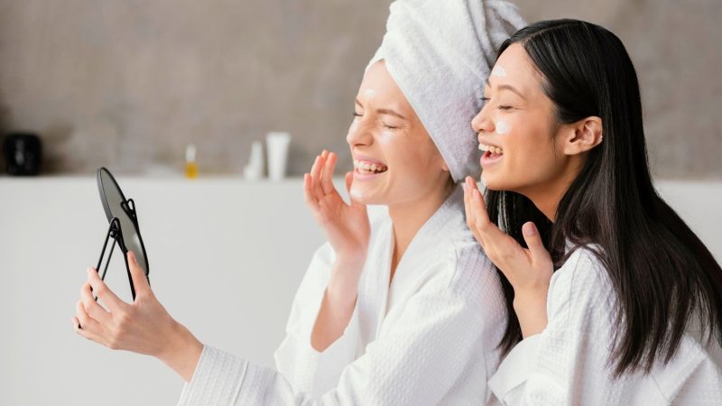 7 Langkah Routines Perawatan Kulit Harian yang Aman dan Efektif untuk Wanita Dewasa dengan Kulit Tua