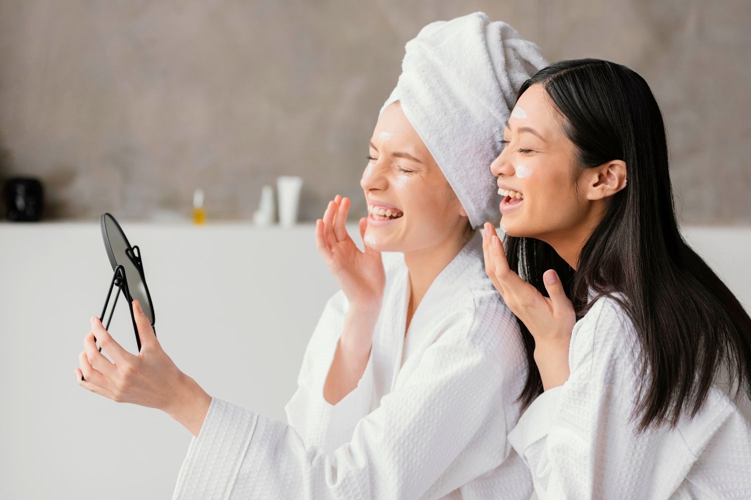 7 Langkah Routines Perawatan Kulit Harian yang Aman dan Efektif untuk Wanita Dewasa dengan Kulit Tua