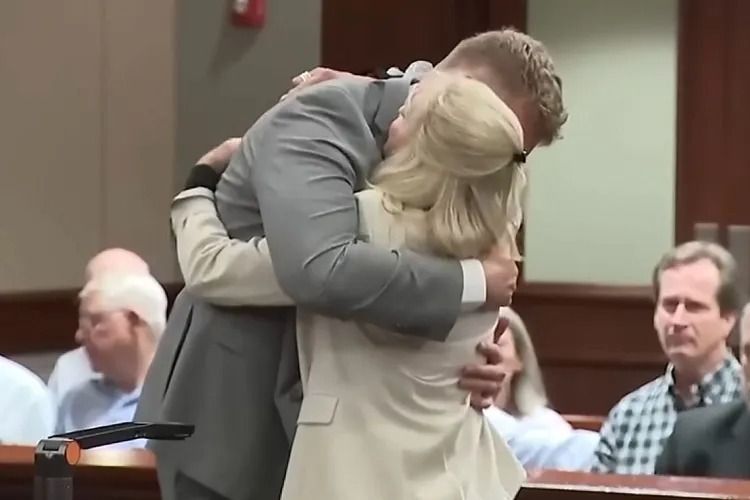 Istri Korban Peluk Pembunuh Suami, Bisikan Kata yang Membuat Pelaku Menangis