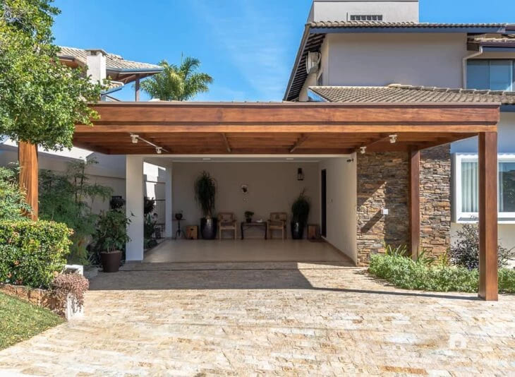 Memiliki Lahan Sempit? Coba 10 Model Garasi Samping Rumah Ini!