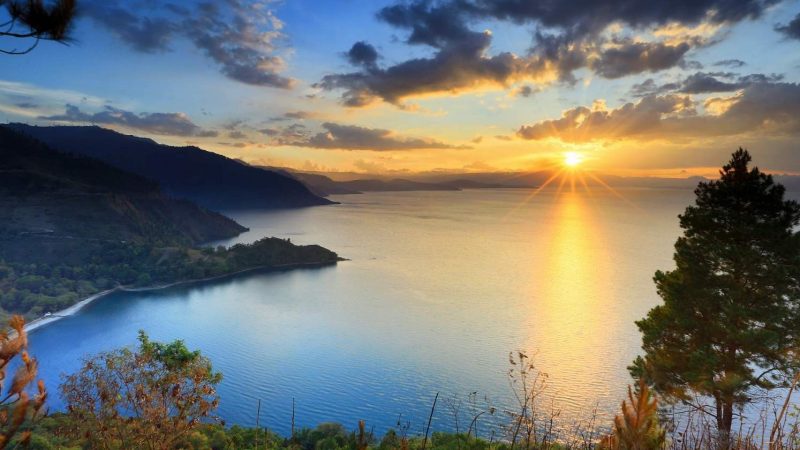 Indah, Pakaian Hasil Daur Ulang Sampah Warga Pakintelan Semarang Meriahkan Malam Tirakatan HUT RI