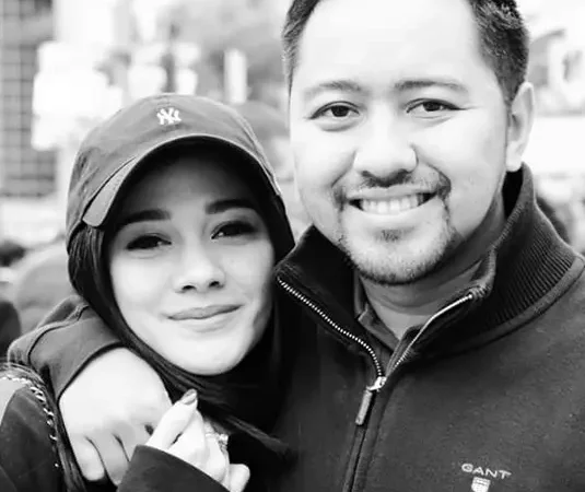 Naysila Mirdad Sering Memposting Foto Mesra dengan Seorang Pria, Tapi Belum Juga Menikah?