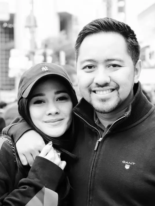 Naysila Mirdad Sering Memposting Foto Mesra dengan Seorang Pria, Tapi Belum Juga Menikah?