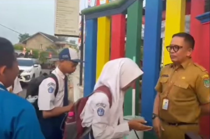 Kontroversi Pemecatan Kepala Sekolah di Prabumulih Berakhir, Roni Ardiansyah Kembali Bekerja!