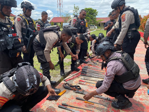 Miras, Pisau, dan Ganja Disita dalam Operasi Gabungan