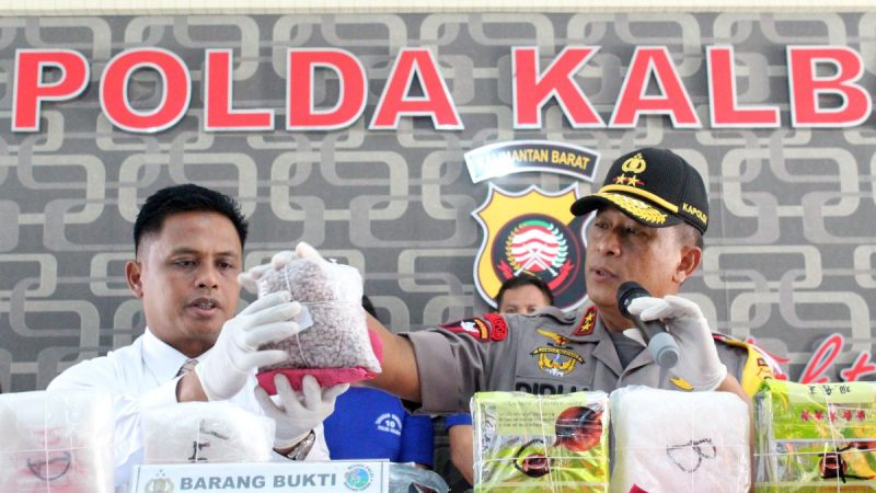 Dua Pria Bawa Narkoba Melalui Pelabuhan Tanjungpandan