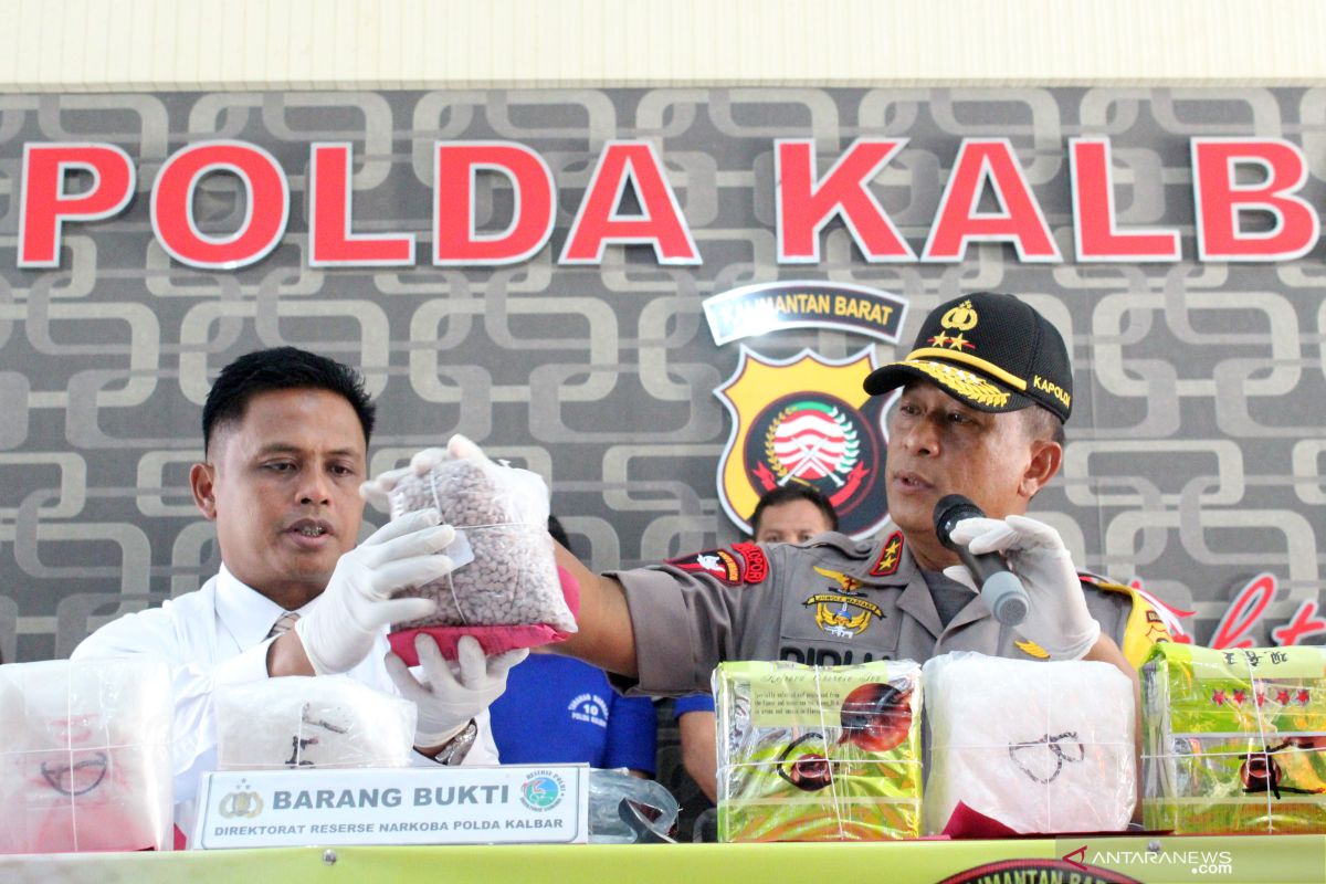 Dua Pria Bawa Narkoba Melalui Pelabuhan Tanjungpandan