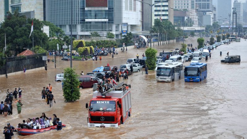 Banjir dan Longsor Mengguncang Jabar, Ribuan Warga Mengungsi