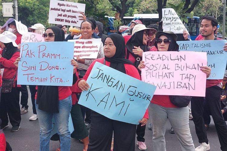 Pemkot Jakarta Selatan Tertibkan Kios Barito, Pindahkan ke Lenteng Agung