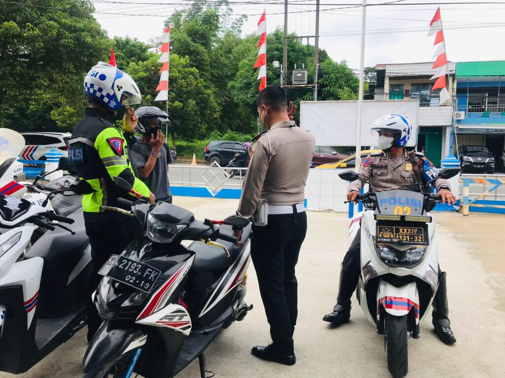 Satlantas Polres Tasikmalaya ‘Jemput Bola’ ke Ojek Pangkalan, Sosialisasi SIM Tanpa Calo