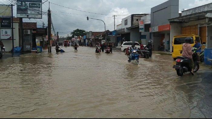 Sekda Pastikan Penyebab Banjir Saluran Kota Cilacap Tersumbat, Segera Lakukan Ini